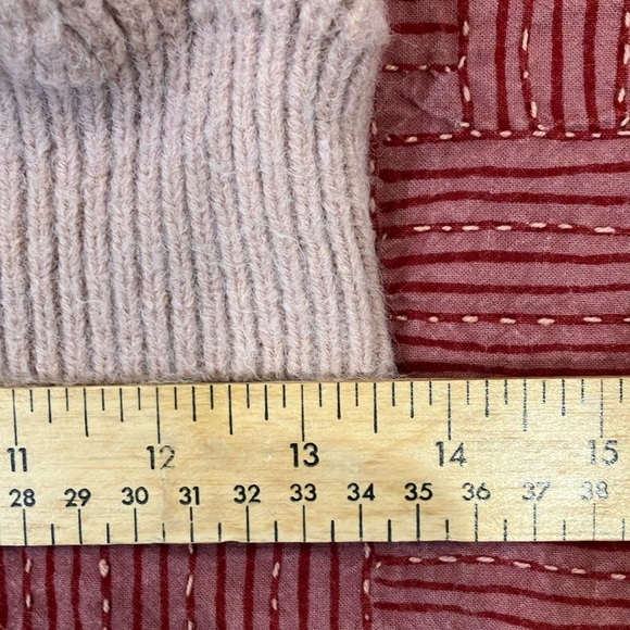 MINKPINK Cream V-Neck Sweater Classic Knit - Picture 10 of 15